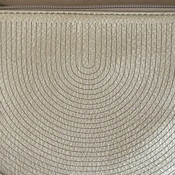 Stella & Dot Sidekick Crossbody Belt Bag Gold/Cream - Picture 3 of 16